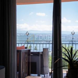 Opatija, 3s+db, 97.70m2, stan s terasom i okućnicom, pogled na more