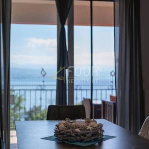 Opatija, 3s+db, 97.70m2, stan s terasom i okućnicom, pogled na more