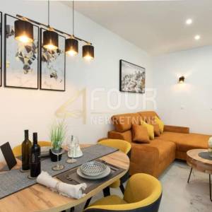 Opatija, 42.64m2, 1s+db, dva balkona, 1. red do mora!