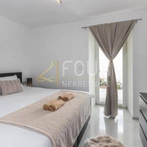 Opatija, Bregi, 153.46m2, luksuzna etaža - u naravi 2 stana, velika terasa, panoramski pogled