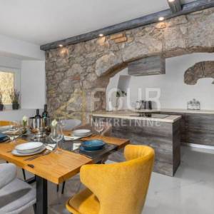 Opatija, Bregi, 153.46m2, luksuzna etaža - u naravi 2 stana, velika terasa, panoramski pogled