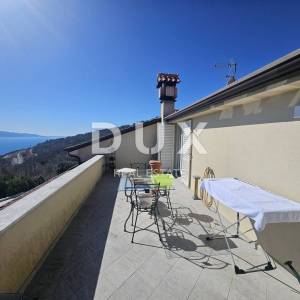 OPATIJA, BREGI- dvoetažni stan 100m2, DB+2S s panoramskim pogledom na more i garažom za najam