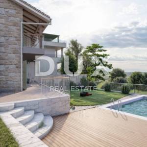 OPATIJA, BREGI - dvojna kuća 100m2 s panoramskim pogledom na more i bazenom + okućnica 