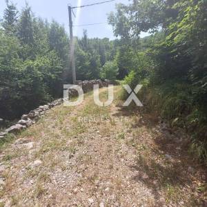 OPATIJA, BREGI - građevinski teren 3100m2 s dvije građ. dozvole za obiteljsku kuću / villu  od 2 x 260m2 BRP-a
