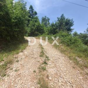 OPATIJA, BREGI - građevinski teren 3100m2 s dvije građ. dozvole za obiteljsku kuću / villu  od 2 x 260m2 BRP-a