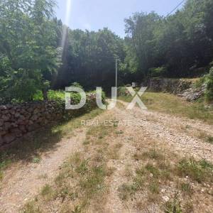OPATIJA, BREGI - građevinski teren 3100m2 s dvije građ. dozvole za obiteljsku kuću / villu  od 2 x 260m2 BRP-a