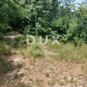 OPATIJA, BREGI - građevinski teren 1550m2 s građ. dozvolom za obiteljsku kuću / villu  od 260 BRP-a
