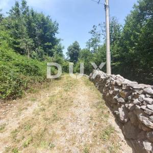 OPATIJA, BREGI - građevinski teren 1550m2 s građ. dozvolom za obiteljsku kuću / villu  od 260 BRP-a
