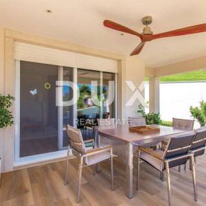 OPATIJA - BREGI - kuća / villa 240m2 sa pogledom na more i bazenom + uređen okoliš 800m2