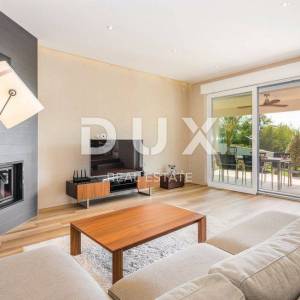 OPATIJA - BREGI - kuća / villa 240m2 sa pogledom na more i bazenom + uređen okoliš 800m2