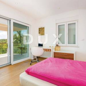 OPATIJA - BREGI - kuća / villa 240m2 sa pogledom na more i bazenom + uređen okoliš 800m2