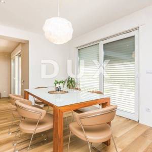 OPATIJA - BREGI - kuća / villa 240m2 sa pogledom na more i bazenom + uređen okoliš 800m2