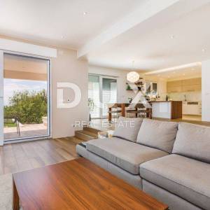 OPATIJA - BREGI - kuća / villa 240m2 sa pogledom na more i bazenom + uređen okoliš 800m2