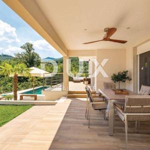 OPATIJA - BREGI - kuća / villa 240m2 sa pogledom na more i bazenom + uređen okoliš 800m2