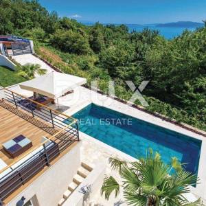OPATIJA - BREGI - kuća / villa 240m2 sa pogledom na more i bazenom + uređen okoliš 800m2