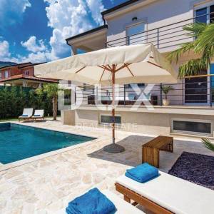 OPATIJA - BREGI - kuća / villa 240m2 sa pogledom na more i bazenom + uređen okoliš 800m2