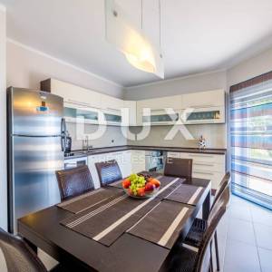 OPATIJA - BREGI - kuća / villa 200m2 sa pogledom na more + uređen okoliš 250m2