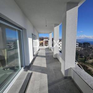 OPATIJA, BREGI - penthouse 100m2 s panoramskim pogledom na more i bazenom + krovna terasa 