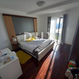 OPATIJA, BREGI- Predivna vila s četiri velika stana i očaravajućim pogledom na Kvarnerski zaljev u prirodnom  okruženju