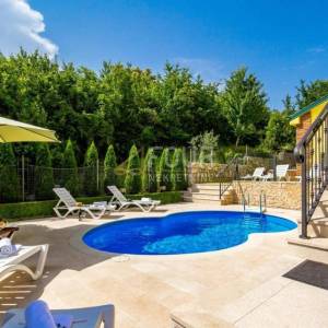 Opatija, Bregi, prekrasna vila s bazenom, jacuzziem, gostinjskom kućom, tavernom i ograđenom okućnicom