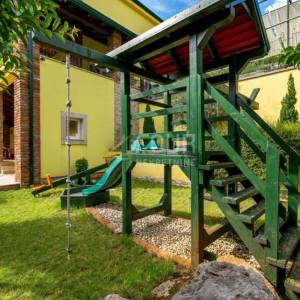 Opatija, Bregi, prekrasna vila s bazenom, jacuzziem, gostinjskom kućom, tavernom i ograđenom okućnicom