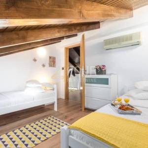 Opatija, Bregi, prekrasna vila s bazenom, jacuzziem, gostinjskom kućom, tavernom i ograđenom okućnicom