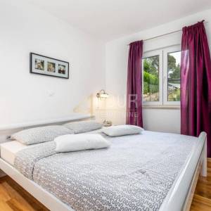 Opatija, Bregi, prekrasna vila s bazenom, jacuzziem, gostinjskom kućom, tavernom i ograđenom okućnicom