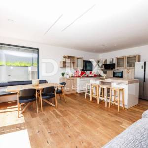 OPATIJA, BREGI - samostojeća kuća 180m2 s panoramskim pogledom na more + okućnica 600m2