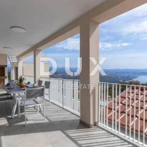 OPATIJA, BREGI - stan u prizemlju 153m2, DB+3S s panoramskim pogledom na more i bazenom