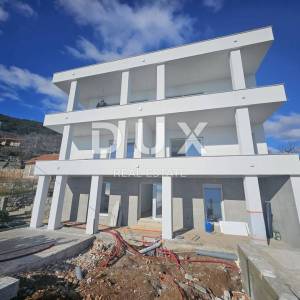 OPATIJA, BREGI - stan u prizemlju 70m2 s panoramskim pogledom na more i bazenom + okućnica 150m2