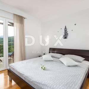 OPATIJA, BREGI - Vila novogradnja u mediteranskom stilu s dvije stambene jedinice, bazenom, gostinjskom kućom, tavernom i dječj...