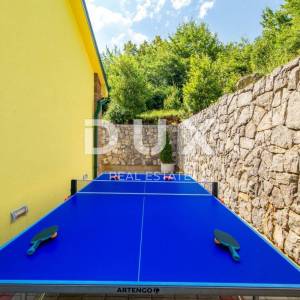 OPATIJA, BREGI - Vila novogradnja u mediteranskom stilu s dvije stambene jedinice, bazenom, gostinjskom kućom, tavernom i dječj...