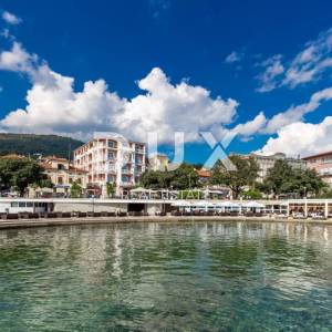 OPATIJA, BREGI - Vila novogradnja u mediteranskom stilu s dvije stambene jedinice, bazenom, gostinjskom kućom, tavernom i dječj...