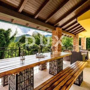 OPATIJA, BREGI - Vila novogradnja u mediteranskom stilu s dvije stambene jedinice, bazenom, gostinjskom kućom, tavernom i dječj...