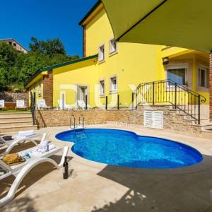OPATIJA, BREGI - Vila novogradnja u mediteranskom stilu s dvije stambene jedinice, bazenom, gostinjskom kućom, tavernom i dječj...