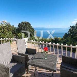 OPATIJA, BREGI - villa s panoramskim pogledom na more i velikom okućnicom! PRILIKA!