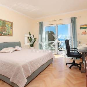 OPATIJA, BREGI - villa s panoramskim pogledom na more i velikom okućnicom! PRILIKA!