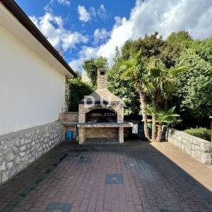 OPATIJA, BREGI - Višestambena kuća – odlična investicija ili obiteljski dom