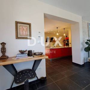 OPATIJA, BRSEČ- luksuzna vila 430m2 s bazenom i pogledom na more + uređena okućnica 2700m2