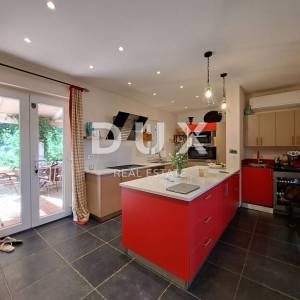 OPATIJA, BRSEČ- luksuzna vila 430m2 s bazenom i pogledom na more + uređena okućnica 2700m2