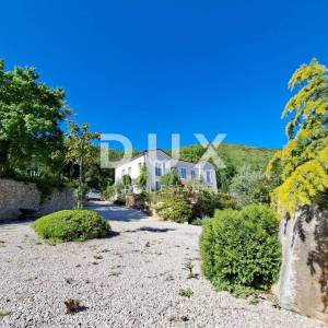 OPATIJA, BRSEČ- luksuzna vila 430m2 s bazenom i pogledom na more + uređena okućnica 2700m2