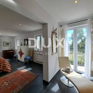 OPATIJA, BRSEČ- luksuzna vila 430m2 s bazenom i pogledom na more + uređena okućnica 2700m2