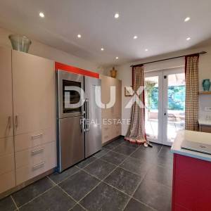 OPATIJA, BRSEČ- luksuzna vila 430m2 s bazenom i pogledom na more + uređena okućnica 2700m2