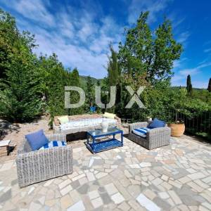 OPATIJA, BRSEČ- luksuzna vila 430m2 s bazenom i pogledom na more + uređena okućnica 2700m2
