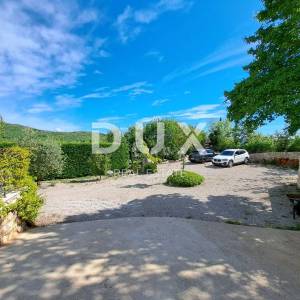 OPATIJA, BRSEČ- luksuzna vila 430m2 s bazenom i pogledom na more + uređena okućnica 2700m2