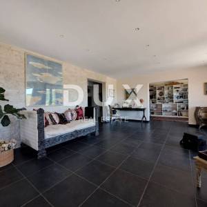 OPATIJA, BRSEČ- luksuzna vila 430m2 s bazenom i pogledom na more + uređena okućnica 2700m2