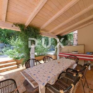 OPATIJA, BRSEČ- luksuzna vila 430m2 s bazenom i pogledom na more + uređena okućnica 2700m2