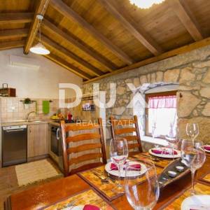 OPATIJA, BRSEČ - Predivna kamena vila s bazenom