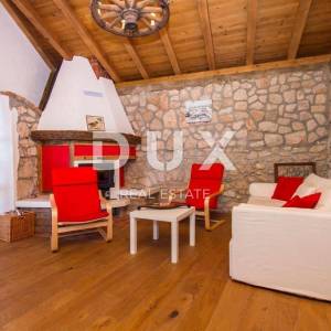 OPATIJA, BRSEČ - Predivna kamena vila s bazenom