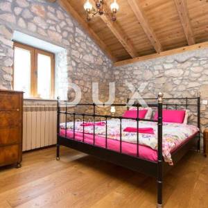 OPATIJA, BRSEČ - Predivna kamena vila s bazenom